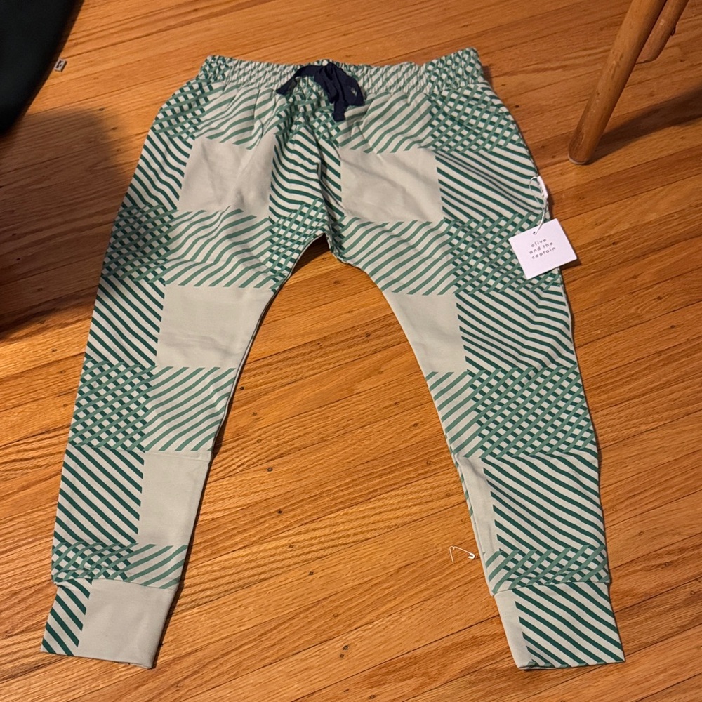 NWT OLIVE AND THE CAPTAIN PANTS